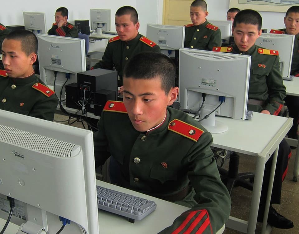 Corea del Nord e assunzioni nel tech: l’allarme Amazon sui finti candidati per finanziare le armi