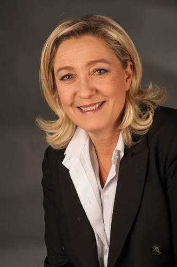 Le Pen lancia la sfida per l'Eliseo: «Combattiamo contro il declino»