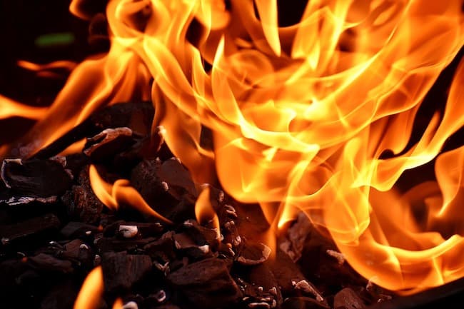 Tangenziale di Pescara chiusa per incendio: stop al traffico tra Montesilvano e Pescara
