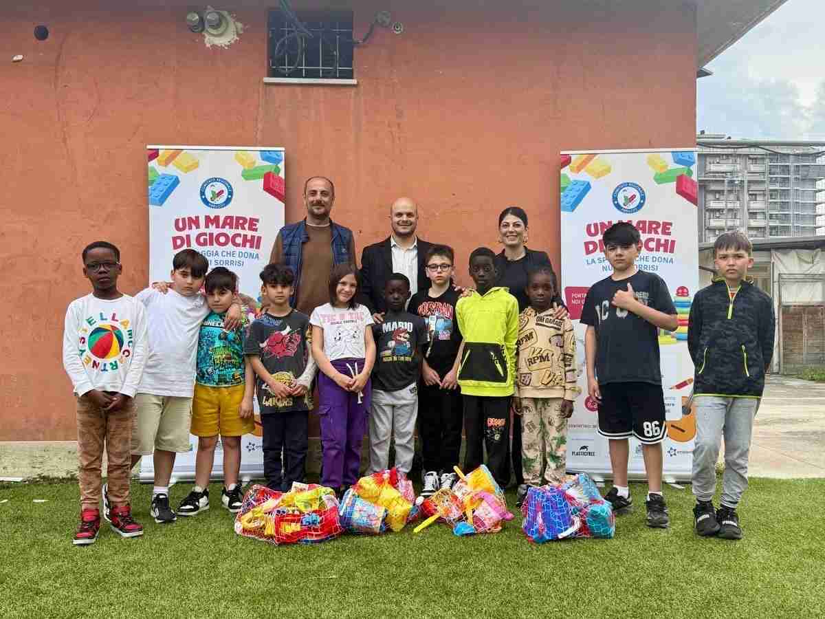 Pescara, oltre 100 kit solidali dal progetto “Un Mare di Giochi – La Spiaggia che Dona”