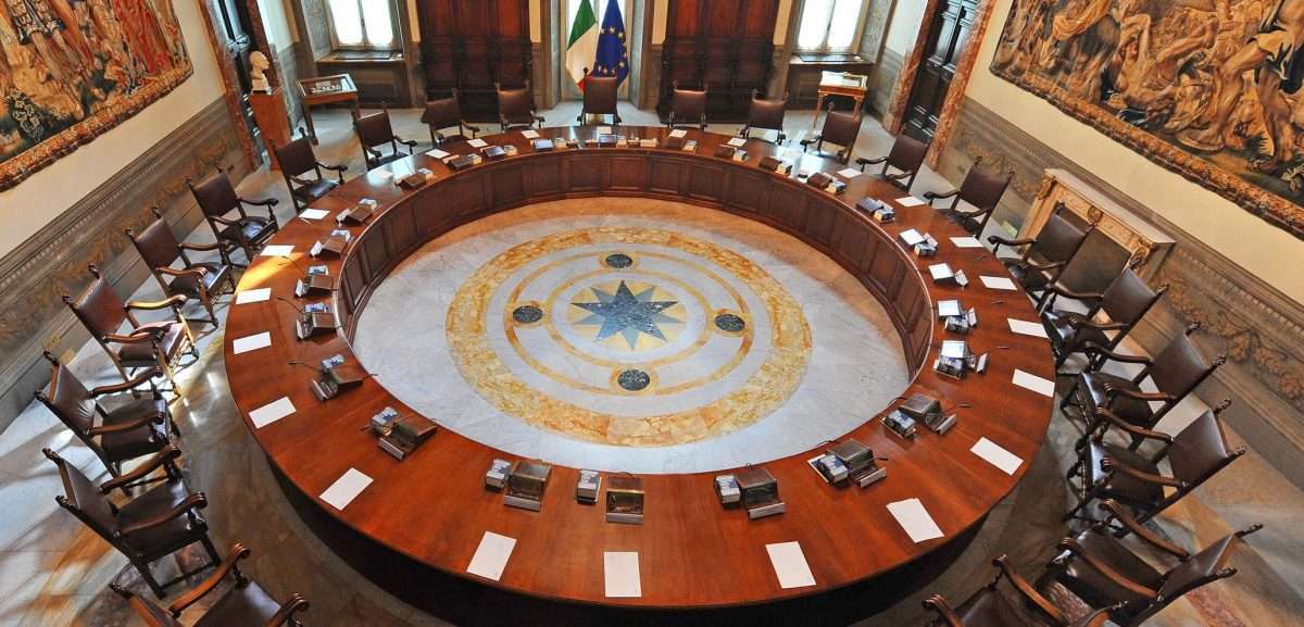 Governo lavora su decreto accise. Domani Cdm su proroga tagli