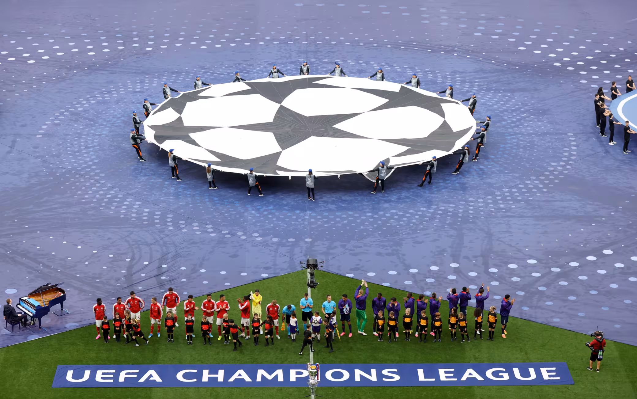 Champions League, serata difficile per Inter e Napoli. Bayern si salva, Barcellona e Arsenal inarrestabili. Stasera Roma-Real Madrid