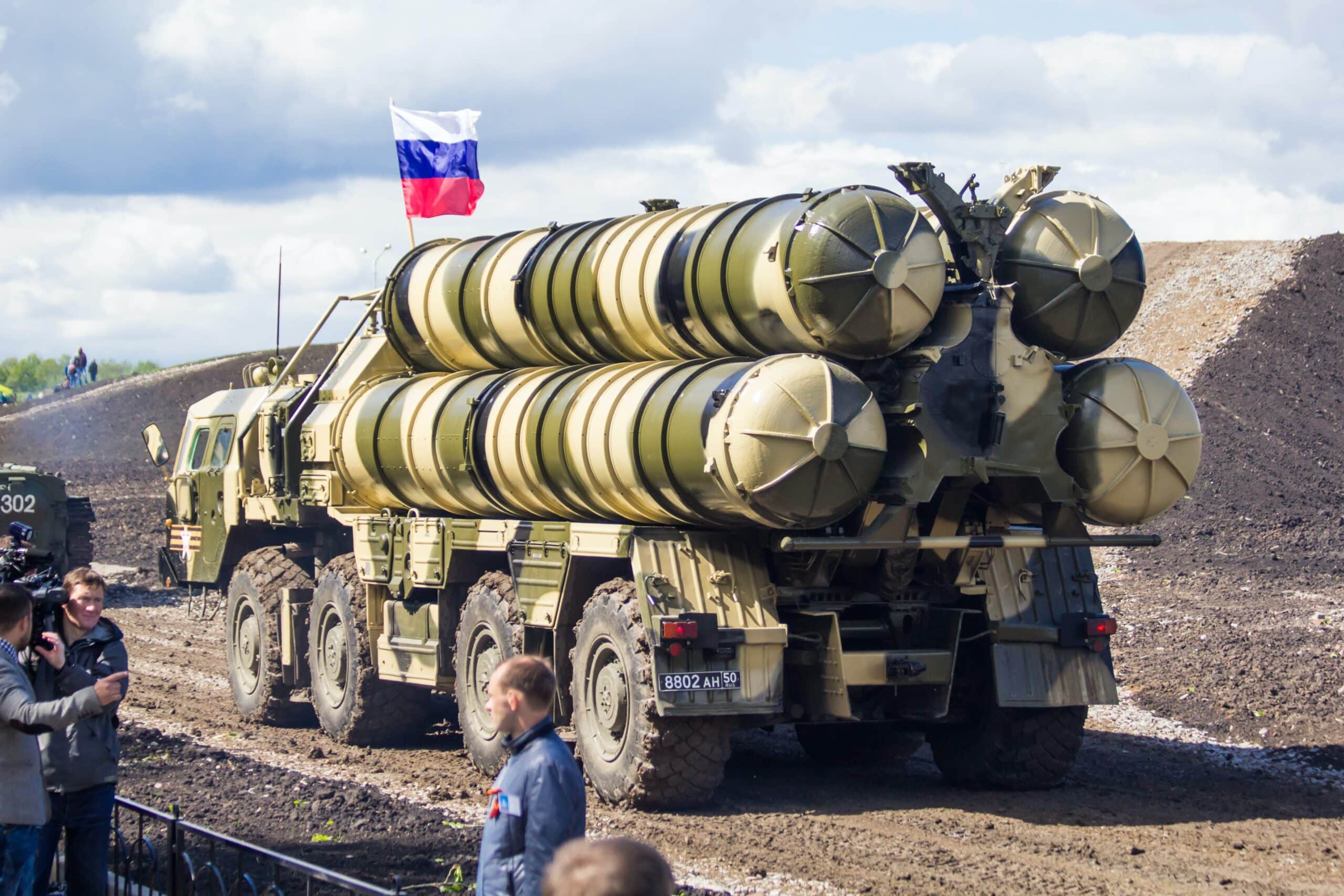 Medvedev minaccia: “Armi nucleari legittime contro Ucraina e Paesi fornitori”