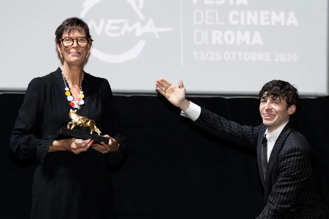 Roma 2026: Clio Barnard vince alla Festa del Cinema, riconoscimenti per Kasia Smutniak e Paolo Pierobon