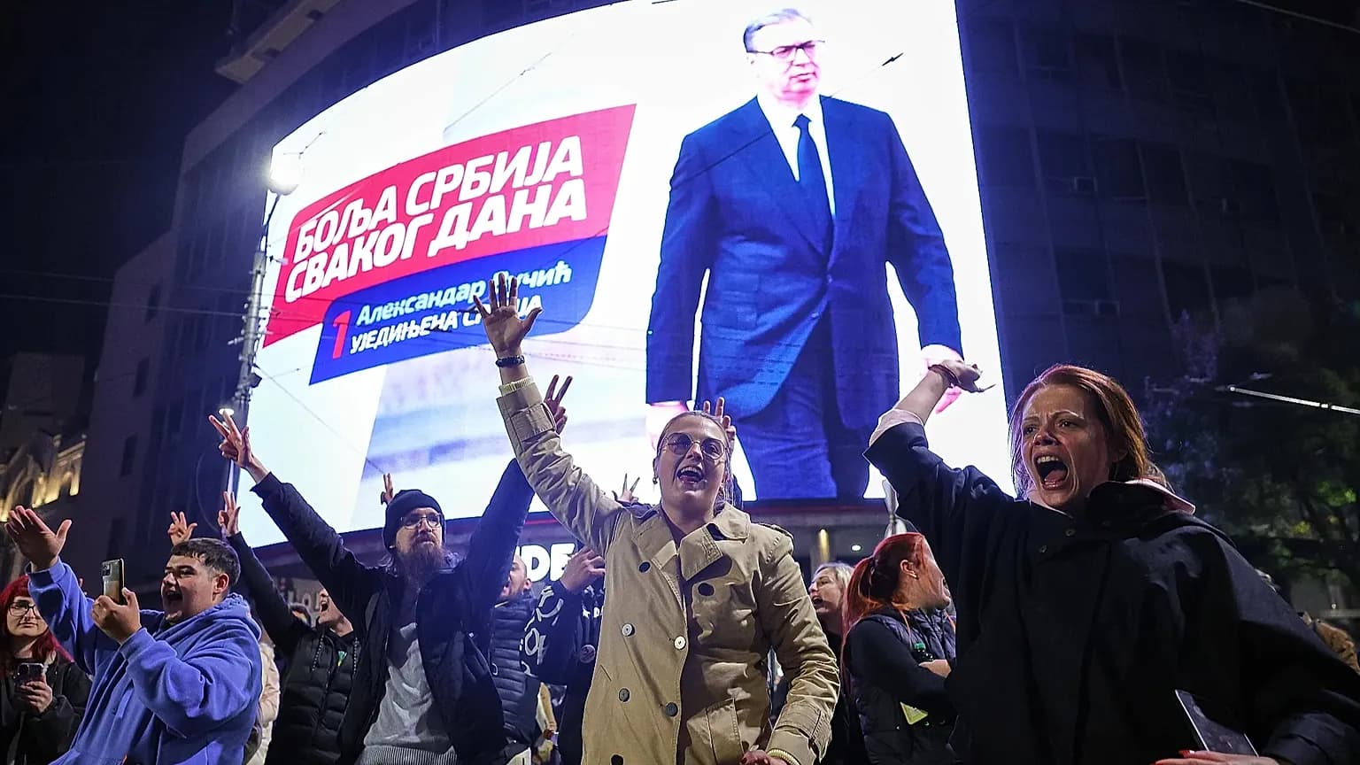 Serbia, cambiamento epocale alle elezioni: la lista degli studenti prevale, Vučić riconosce la sconfitta