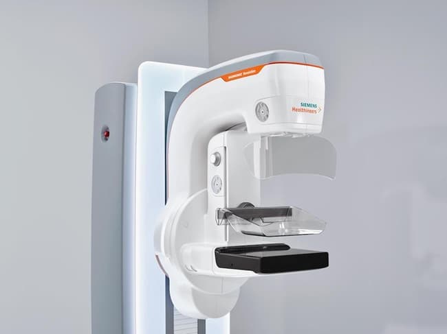 Tumore al seno, Villa Letizia inaugura il nuovo mammografo