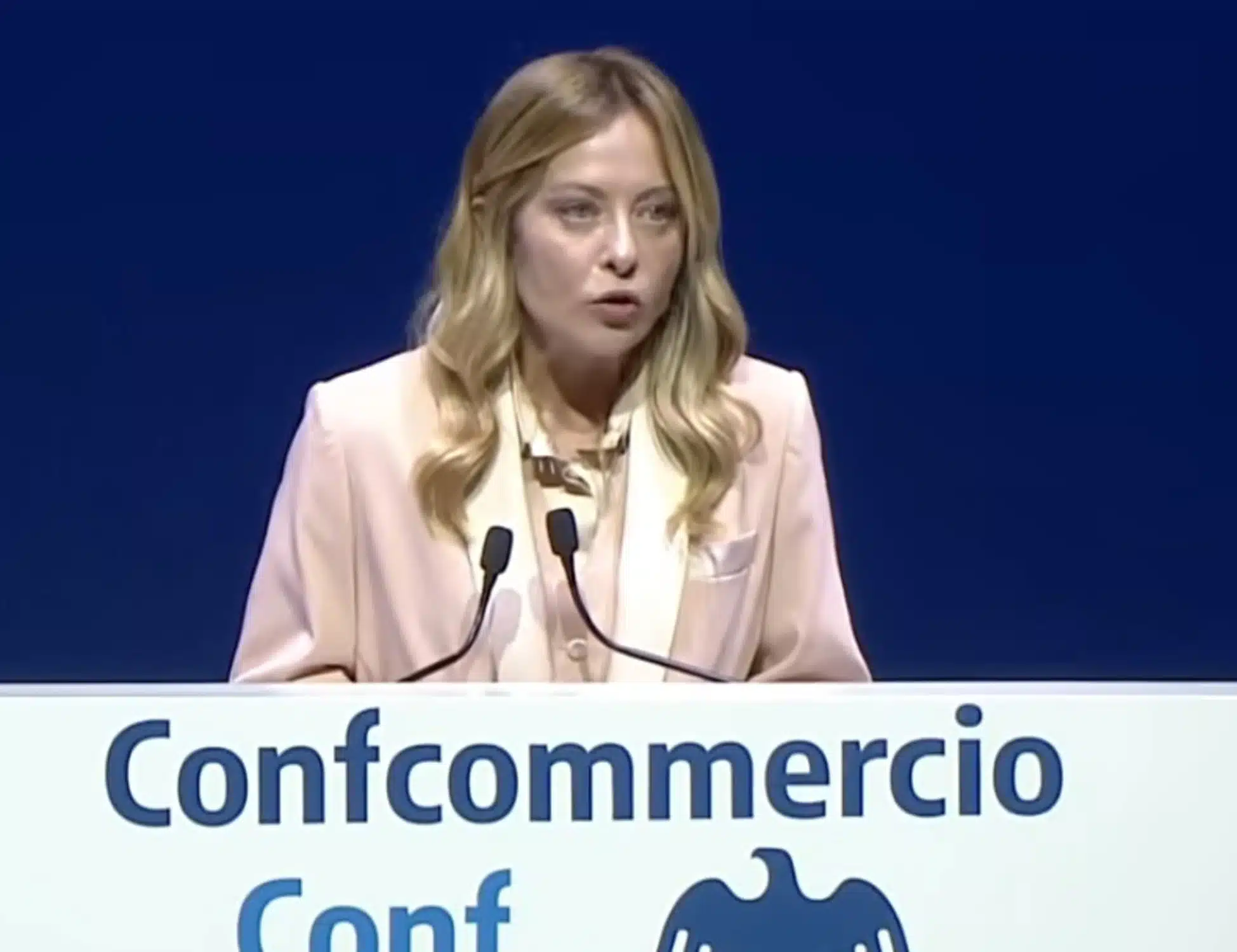 Meloni rilancia il taglio dell’Irpef: “No a nuove tasse sui patrimoni, sostegno al ceto medio”