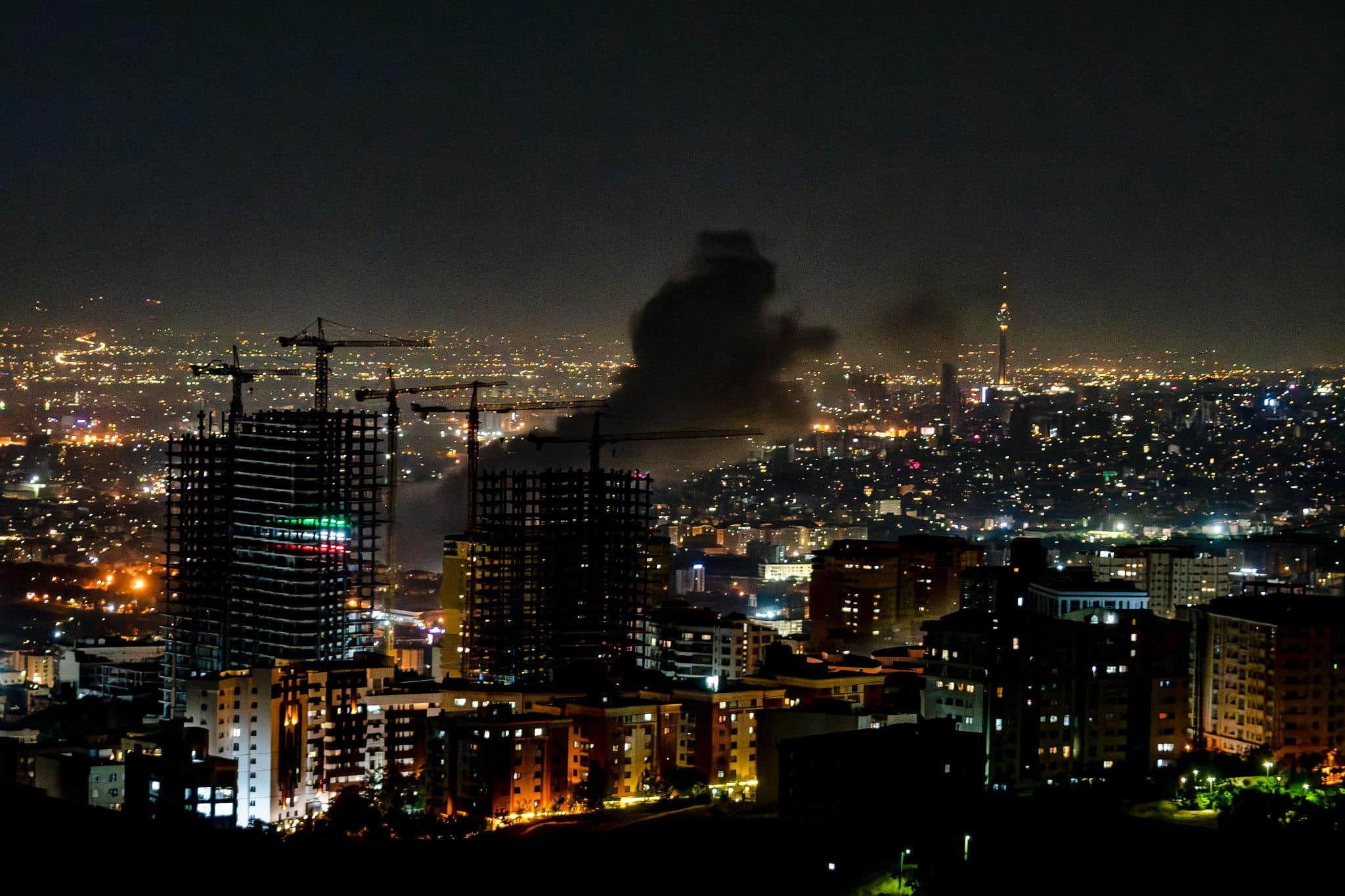Guerra Israele-Iran, Idf accusa Teheran: “Bombe a grappolo sui civili”. Netanyahu: “Segnali che Khamenei sia morto”