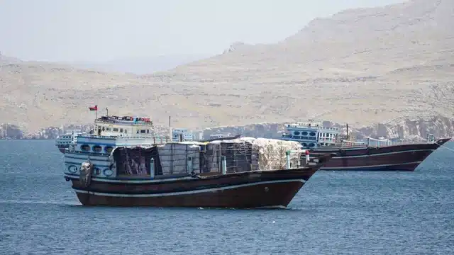 Hormuz: nave attraversa lo Stretto sotto scorta Usa, ma per l'Iran è un'operazione "senza sbocco"