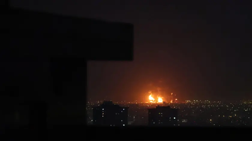 Il petrolio oltrepassa la soglia dei 100 dollari. Trump furioso con Israele