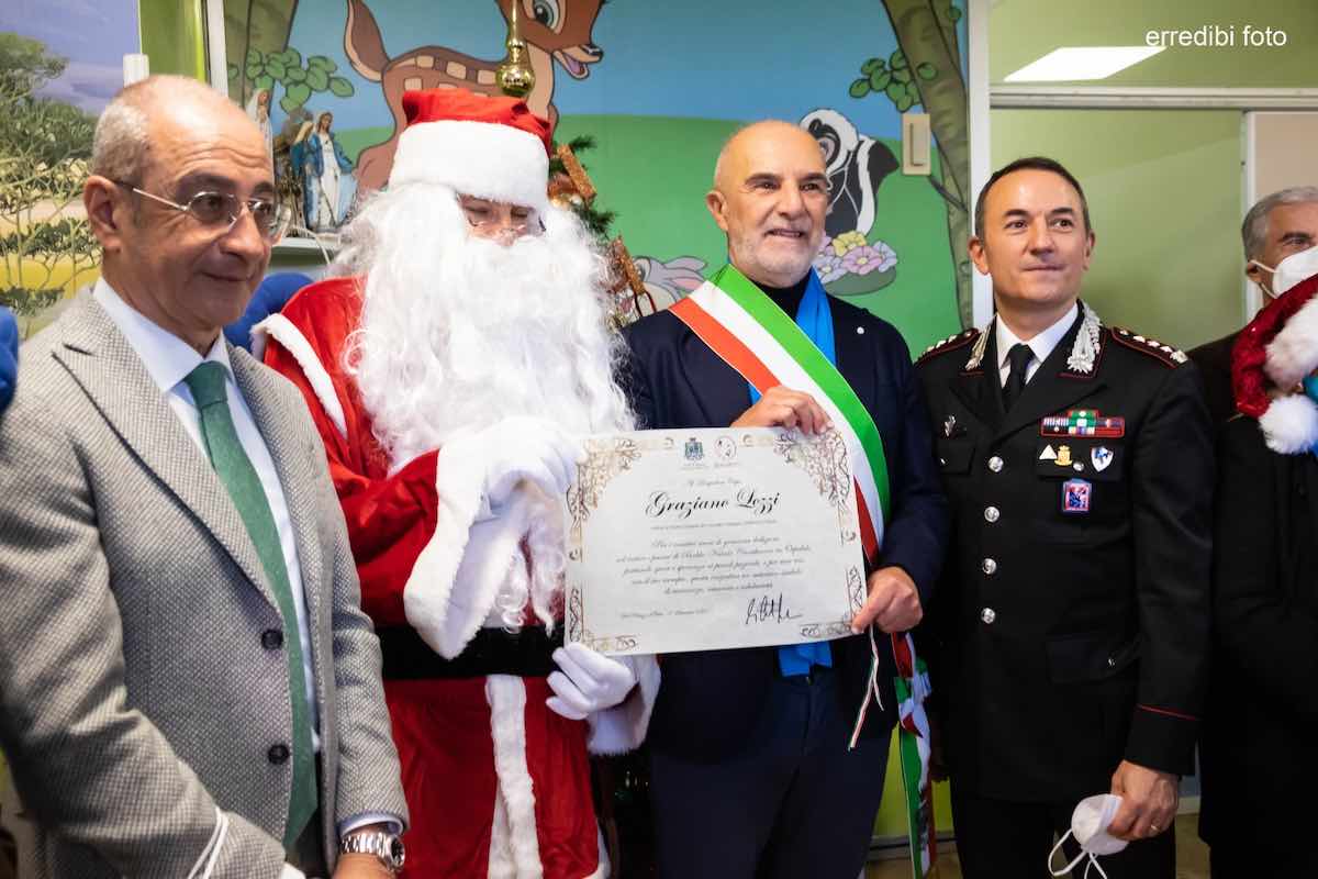 Babbo Natale Carabiniere porta doni all’ospedale di Pescara