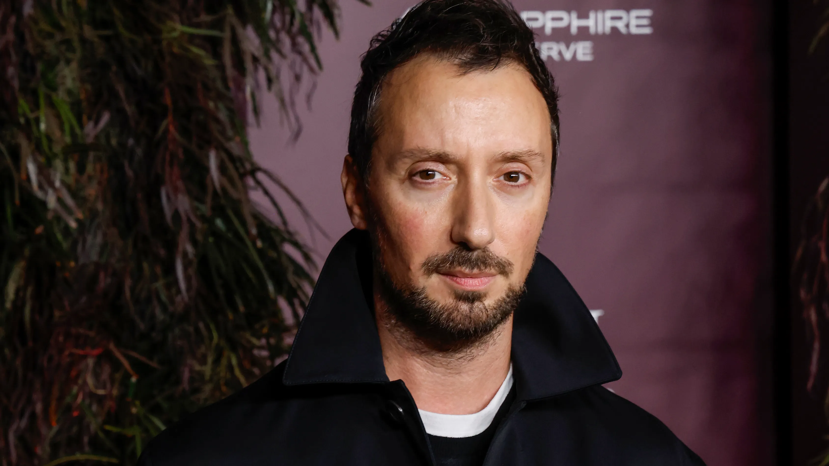 Anthony Vaccarello si congeda da Saint Laurent dopo un decennio alla guida creativa