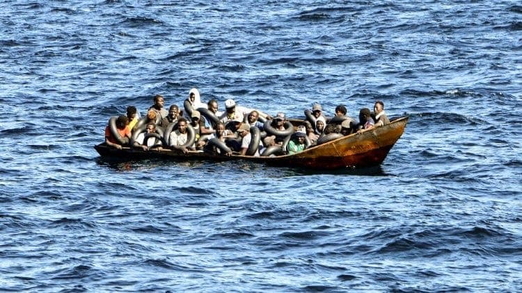 Naufragio nel Mediterraneo centrale: fino a 166 morti al largo della Libia, forse un solo sopravvissuto