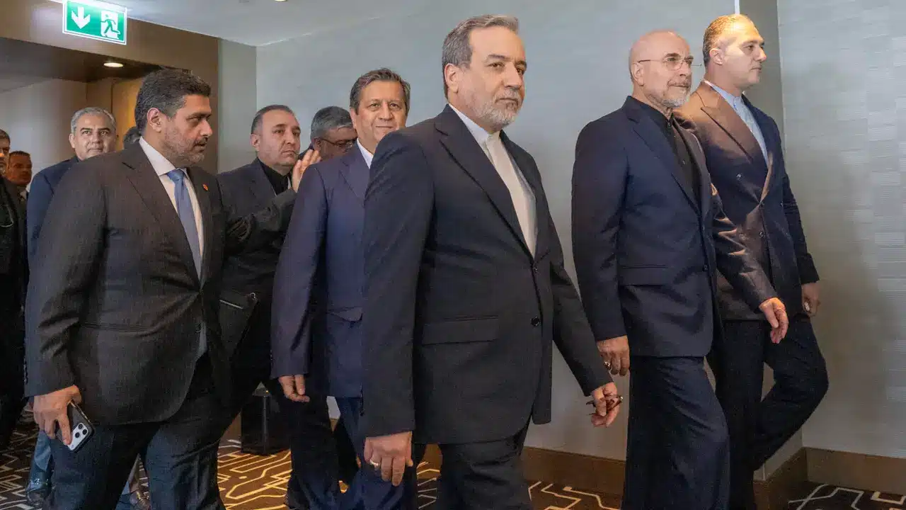 Negoziati Usa-Iran in Svizzera, Trump agita il tavolo: minacce di nuovi raid e colloqui in salita