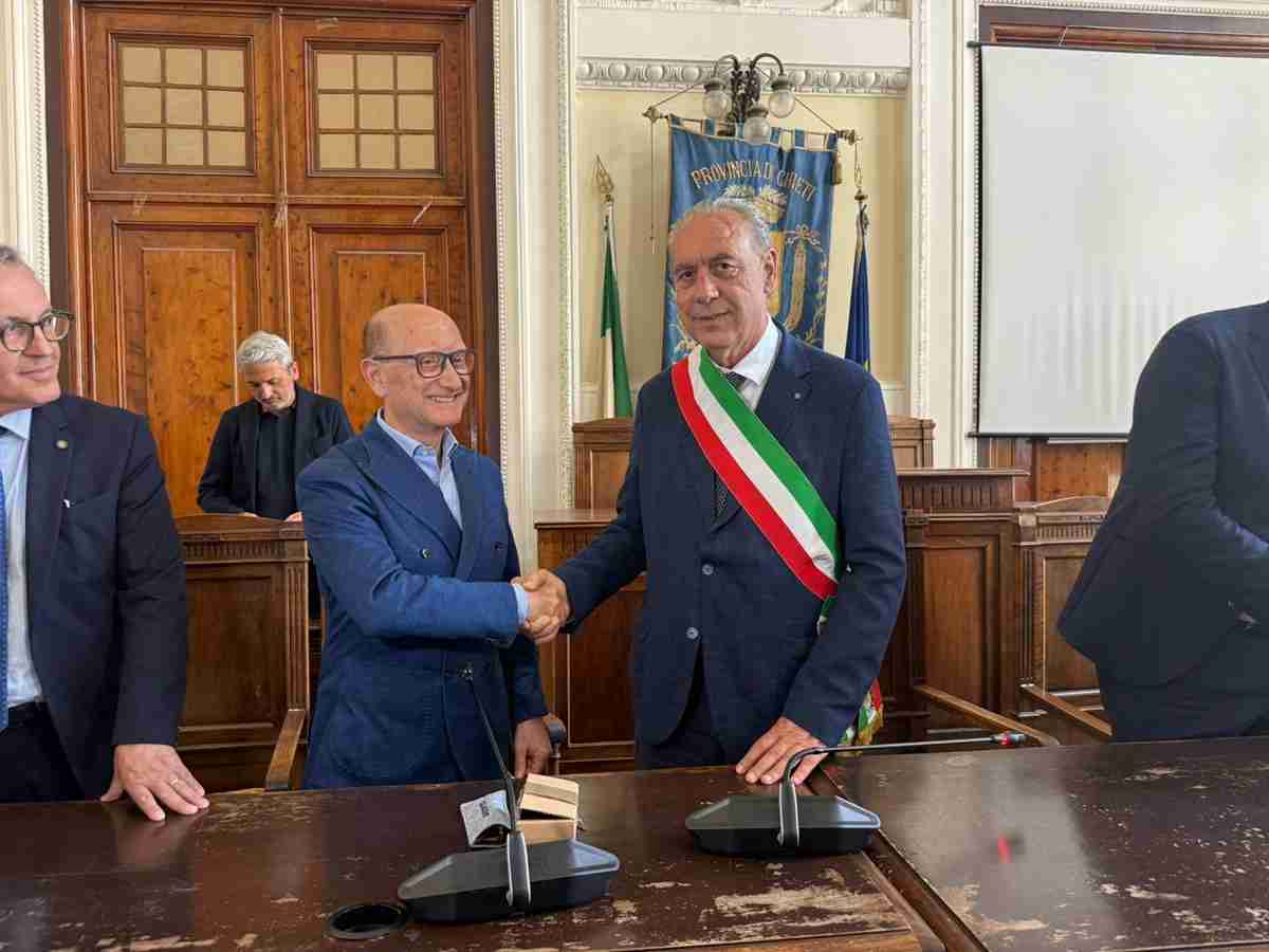 Chieti, insediato il nuovo Consiglio Comunale: giuramento del sindaco Legnini