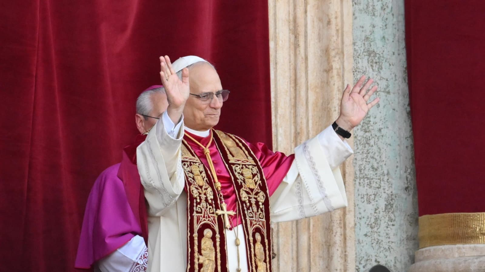 Leone aumenta i salari dei cardinali e revoca l'austerità di Francesco